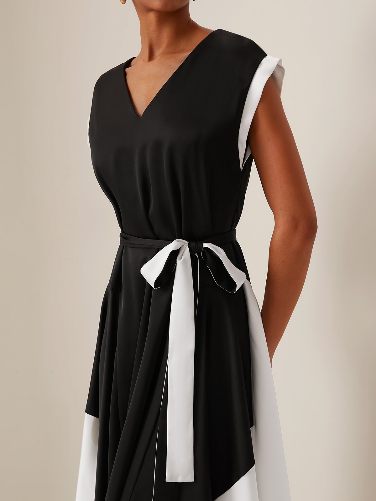 Black V Neck Short Sleeve Tie Waist A-line Midi Dress