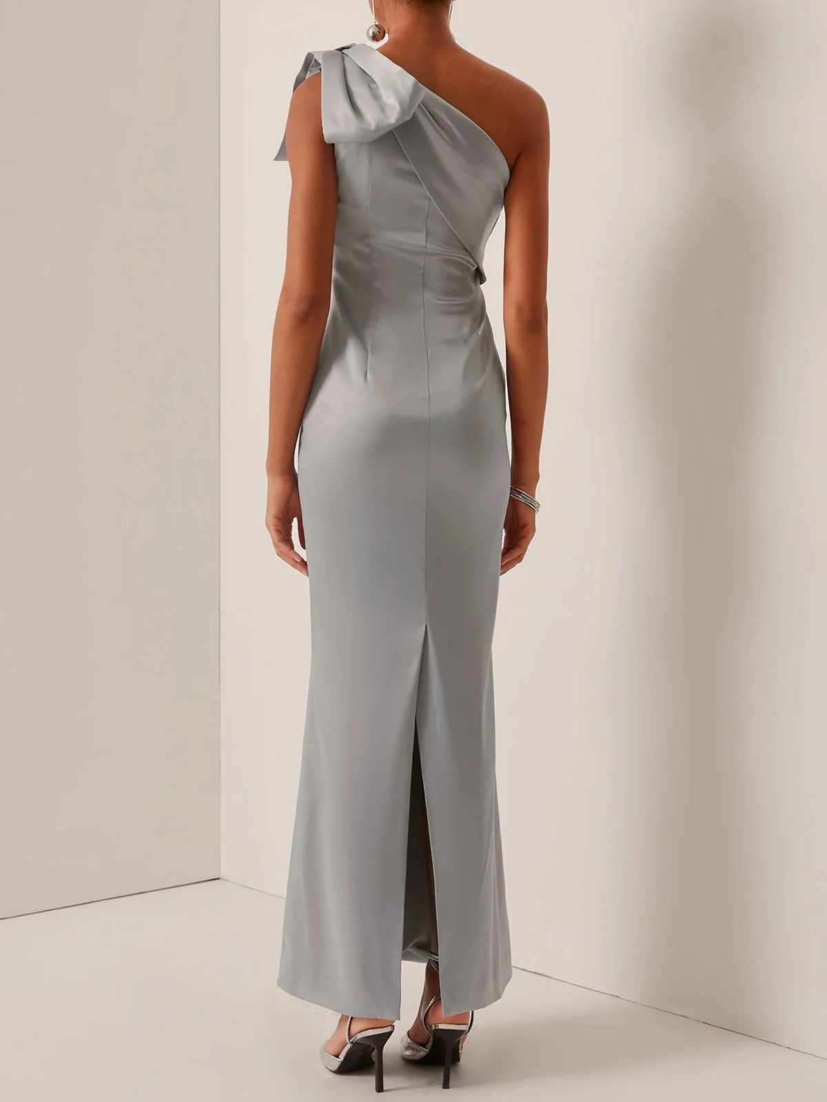 Gray Bow One Shoulder Sleeveless Sheath Gown