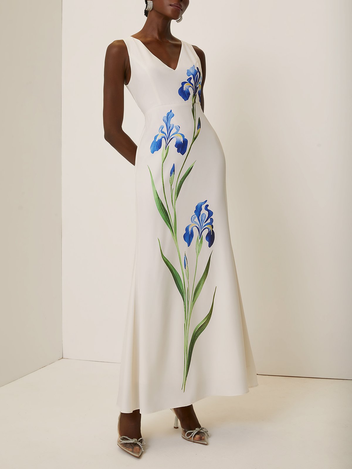 White Floral Classic V Neck Sleeveless A-Line Gown Dress