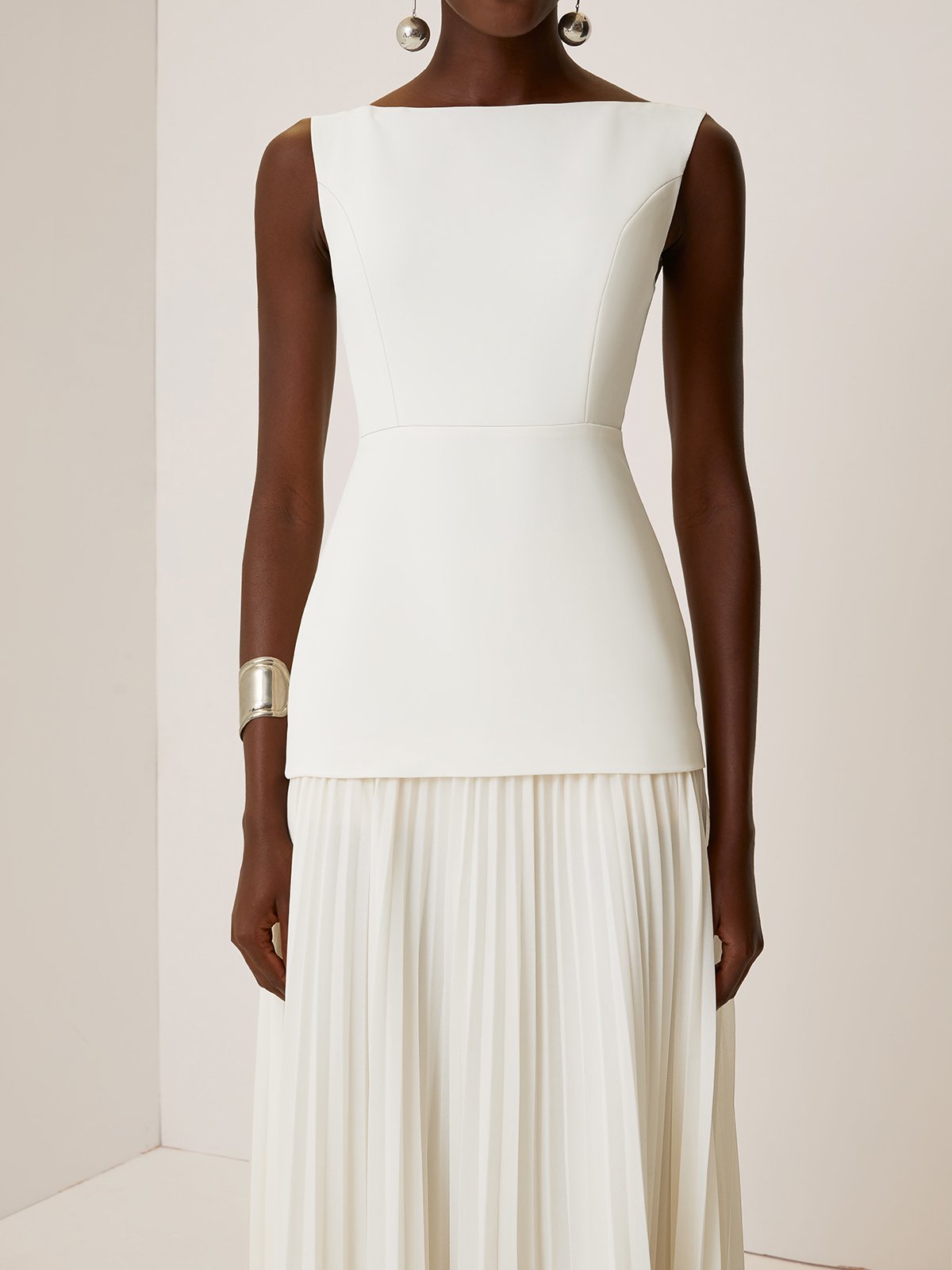 Off White Pleated Classic Boat Neck Sleeveless A-Line Gown Dress