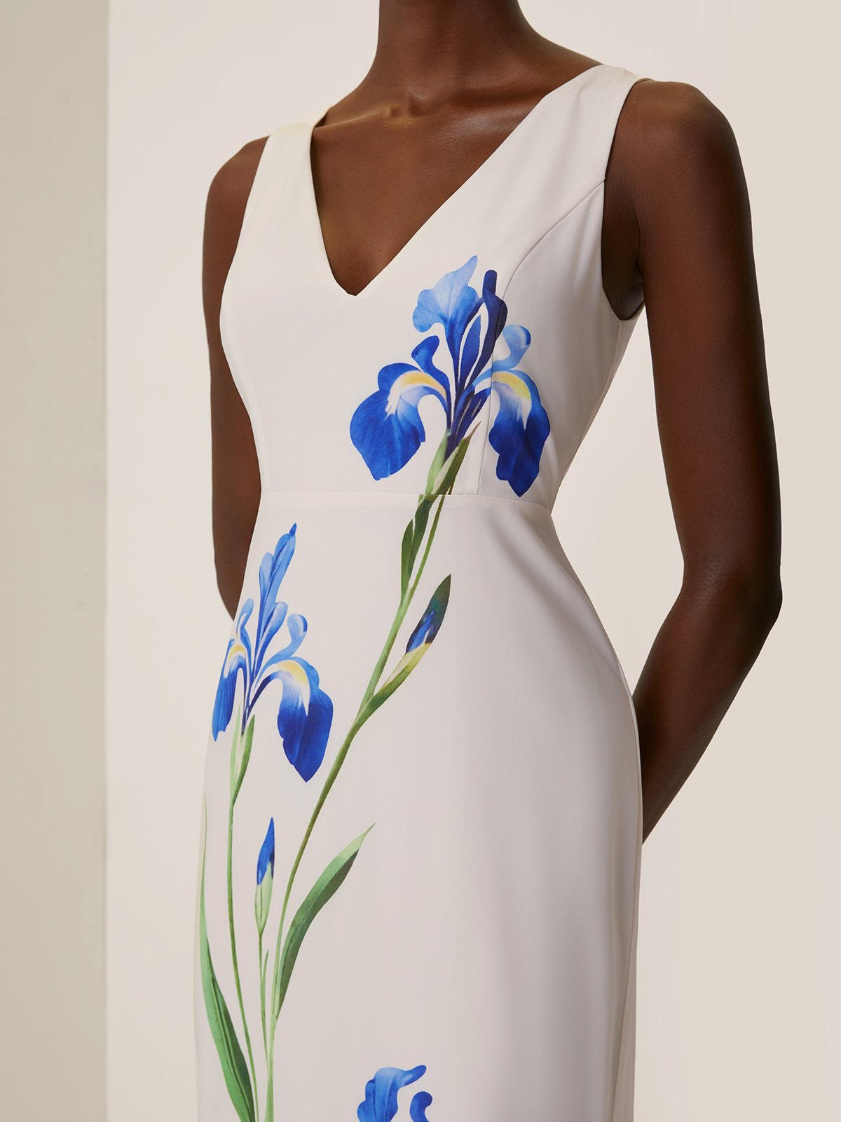 White Floral Classic V Neck Sleeveless A-Line Gown Dress