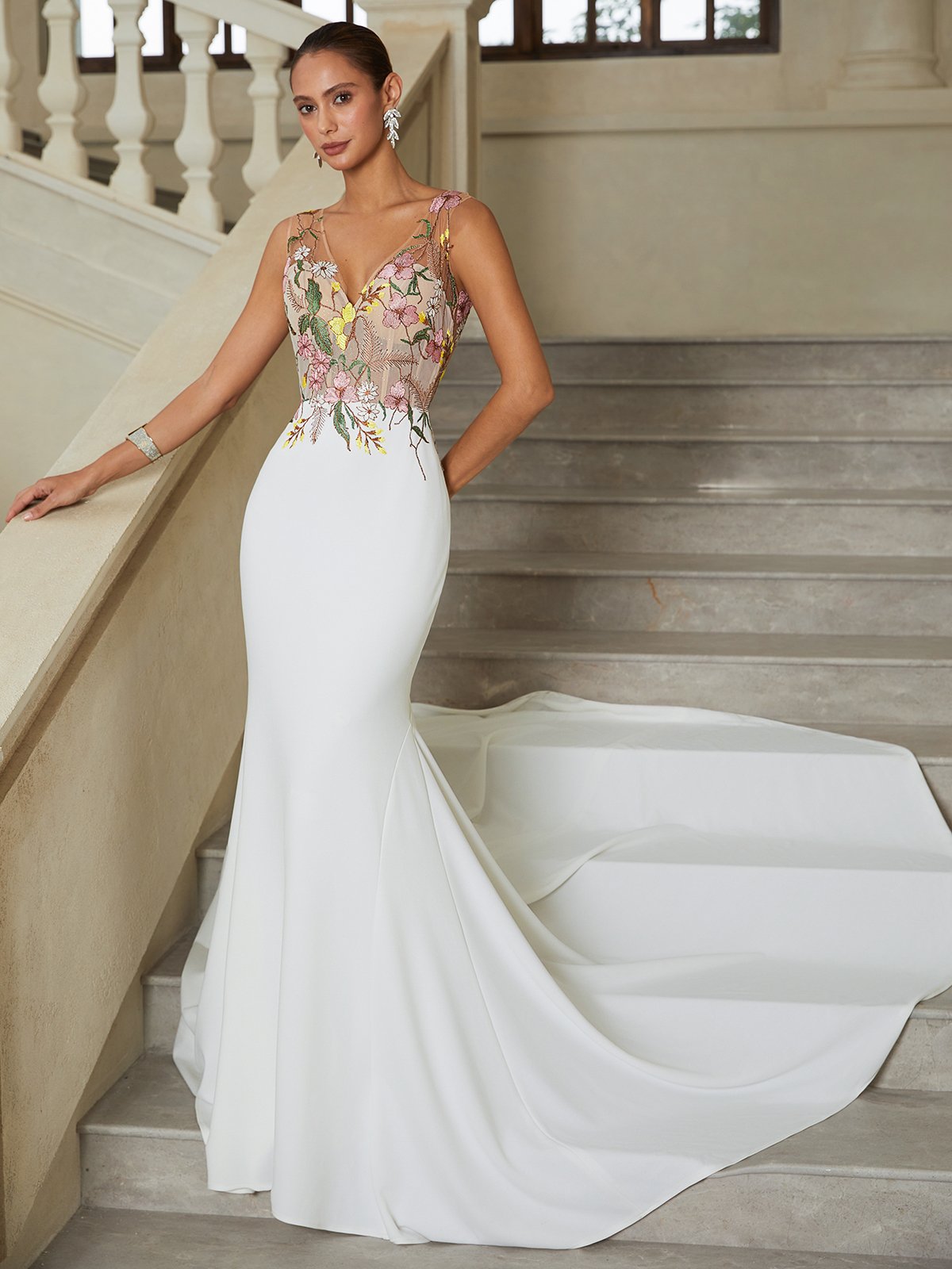 White Embroidery Floral Bridal/Wedding Dress V Neck Sleeveless Mermaid Gown Dress