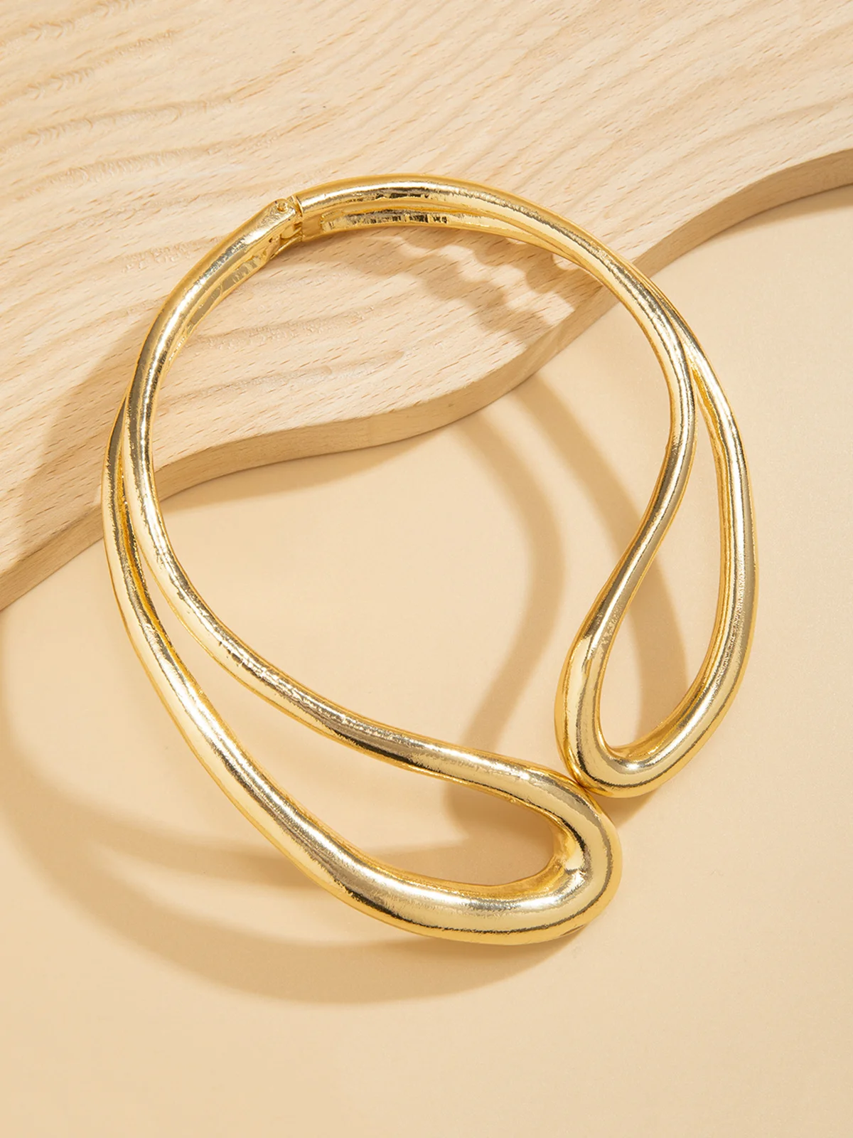 Exaggerated Geometric Hollow Choker