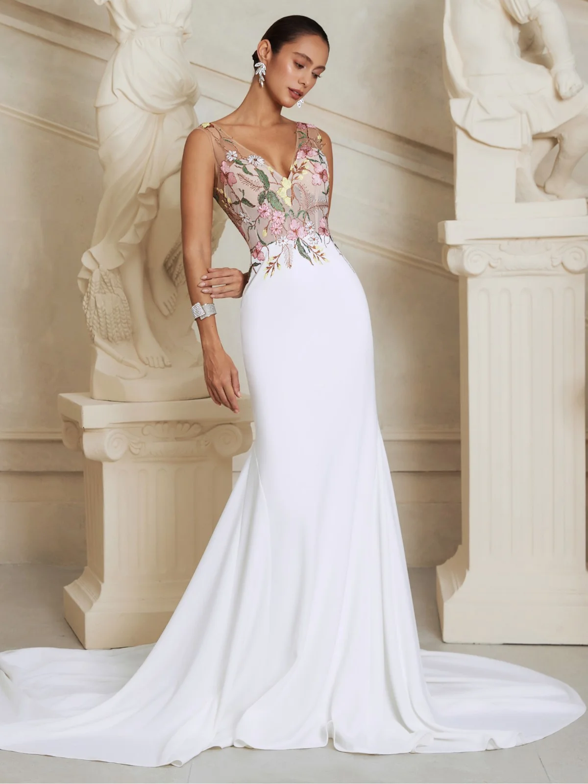 White Embroidery Floral Bridal/Wedding Dress V Neck Sleeveless Mermaid Gown Dress